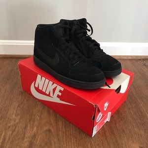 Black Nike ebernon